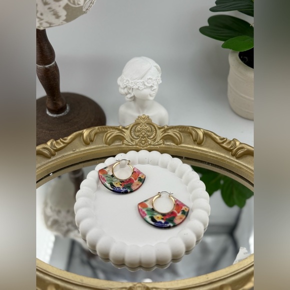 Floral Statement Hoop Earrings – Bold & Colorful Fan Shape 🌸✨ - Picture 3 of 6